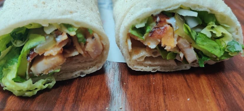 Tavuk döner dürüm yakın çekim