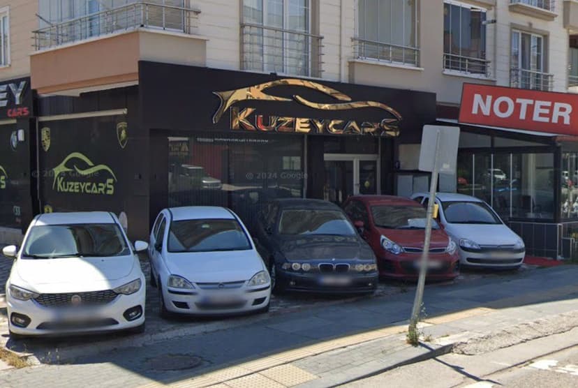 Kuzey Car's galeri girişi ve tabelası (Google Street View)