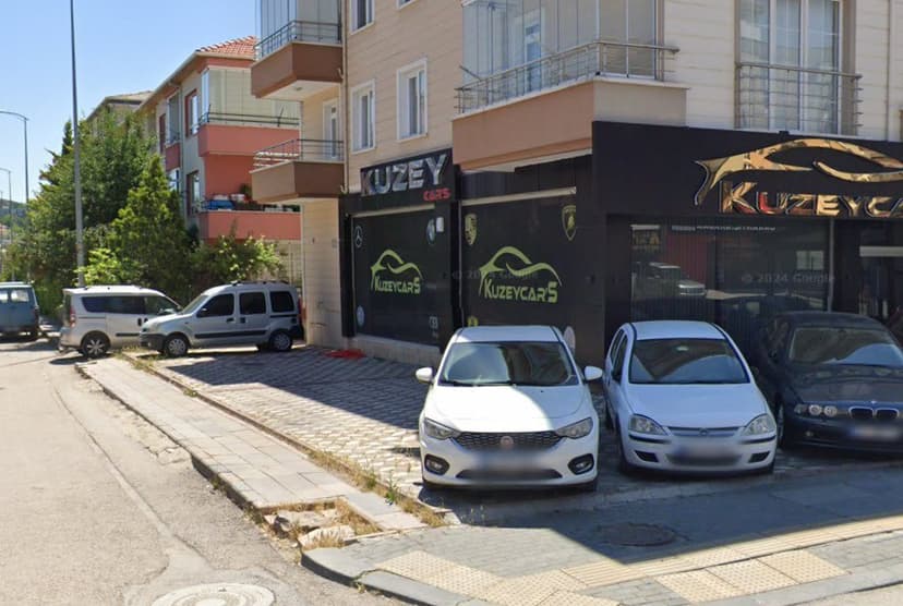 Kuzey Car's dükkân cephesi (Google Street View)