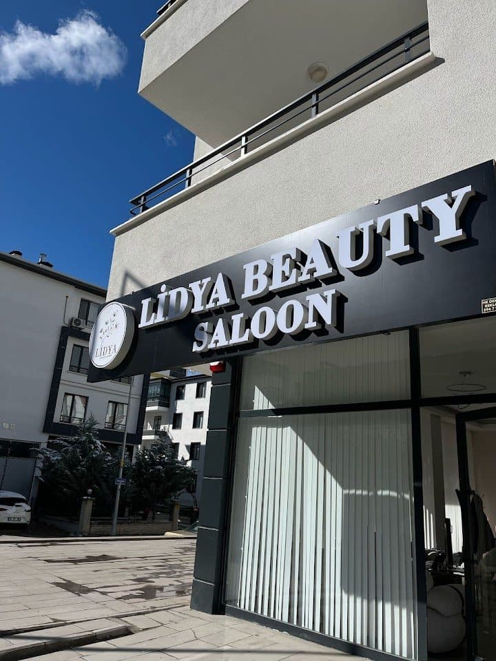 Lidya Beauty Saloon dükkân girişi ve tabelası