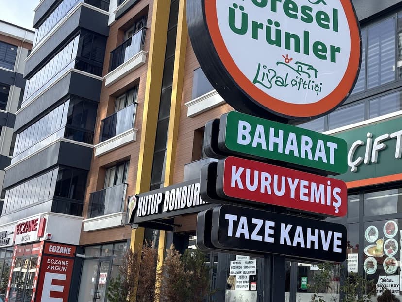Lival Çiftliği Gölbaşı mağaza tabelası — Baharat, Kuruyemiş, Taze Kahve
