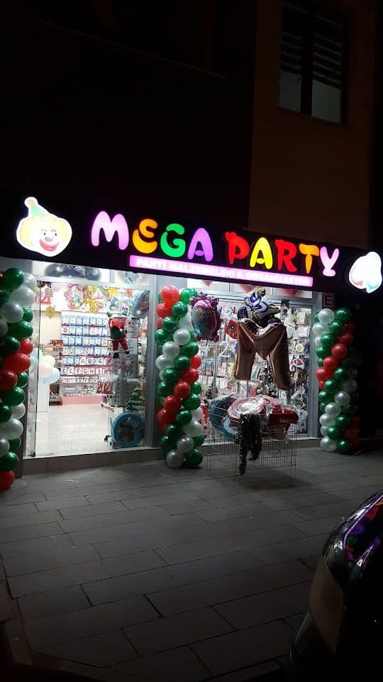 Mega Party dükkân cephesi