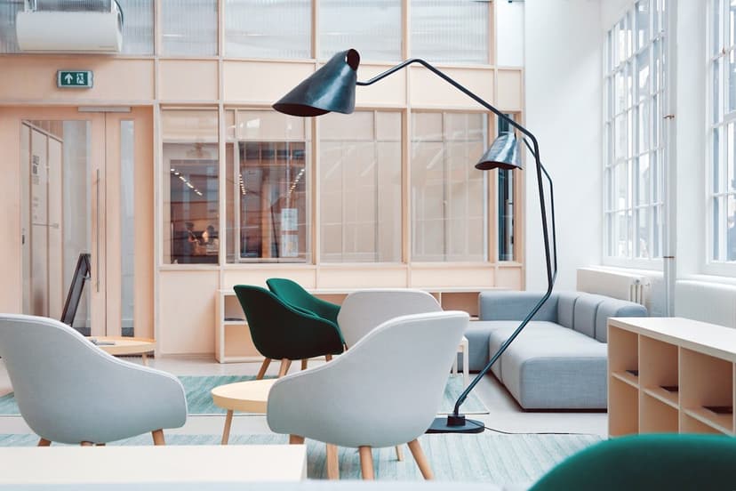 Modern showroom / mağaza iç mekanı (temsili görsel)