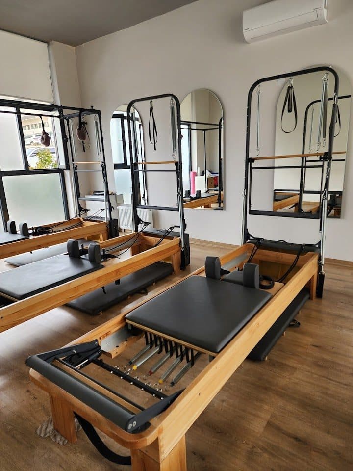 Reformer pilates cihazları yakın çekim