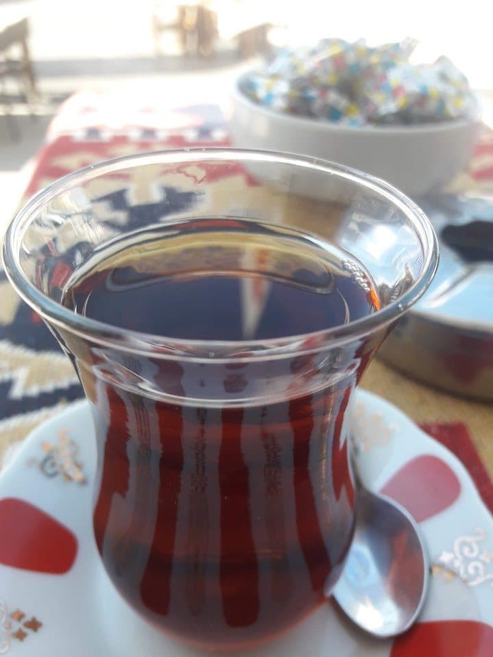 Türk çayı ve ikramlık