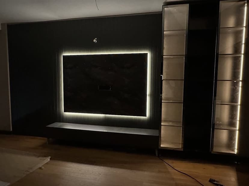 Led aydınlatmalı TV ünitesi