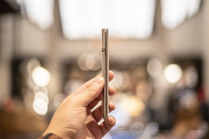 Akıllı telefon yan profil (temsili görsel)
