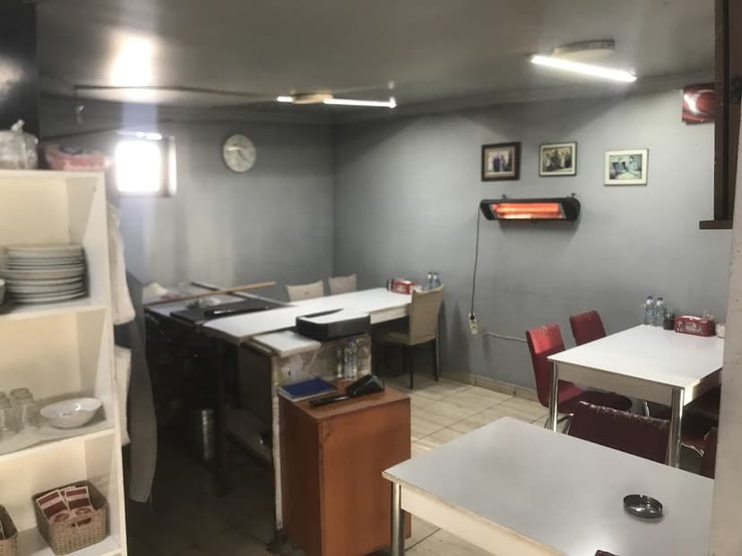 Mevlana Pide oturma alanı