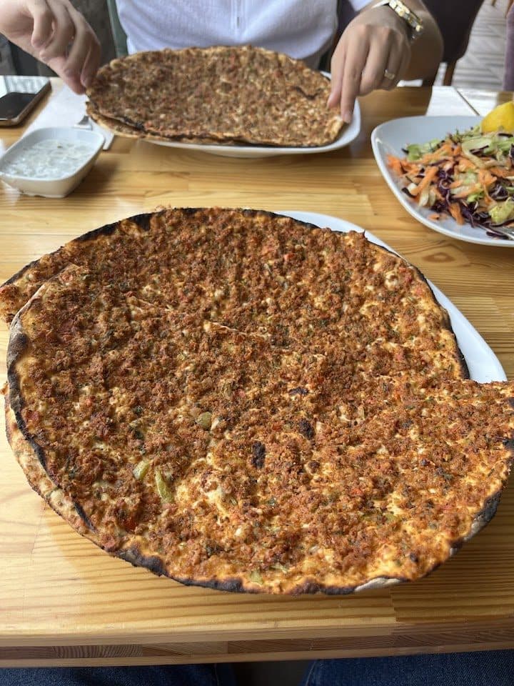 Kır pidesi / lahmacun