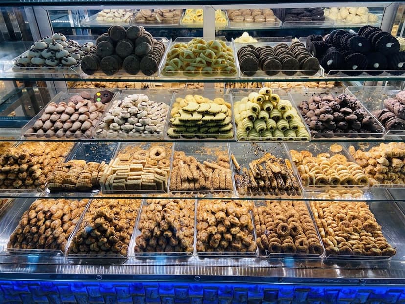 Tatlı ve baklava çeşitleri vitrini