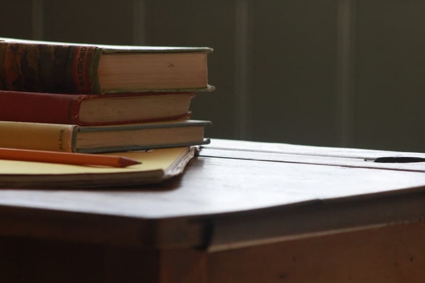 Kitap ve not defteri (temsili görsel)