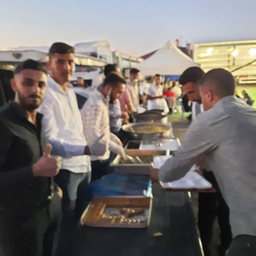 Açık hava etkinliğinde sıcak yemek servisi