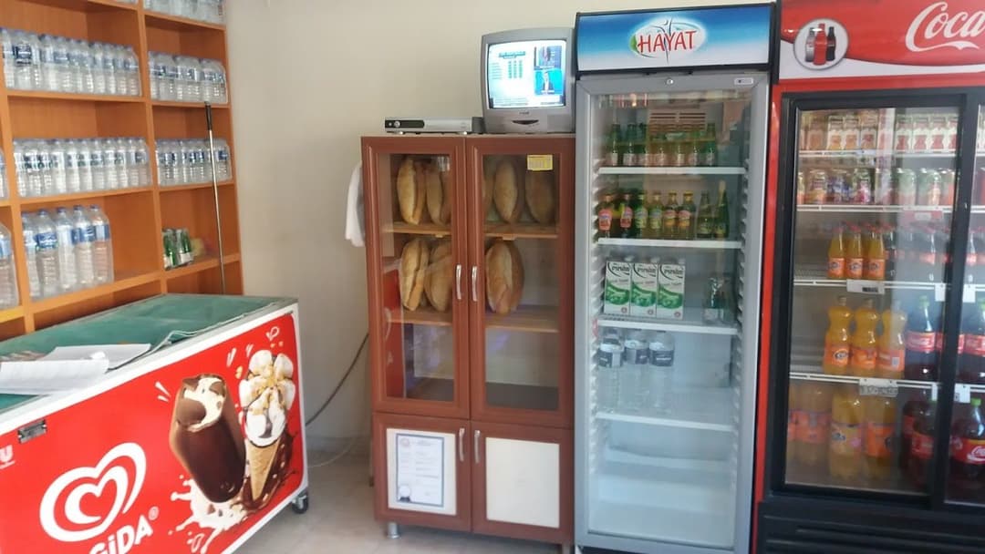 Mis Kuruyemiş mağaza içi — dondurma ve soğuk içecek reyonu