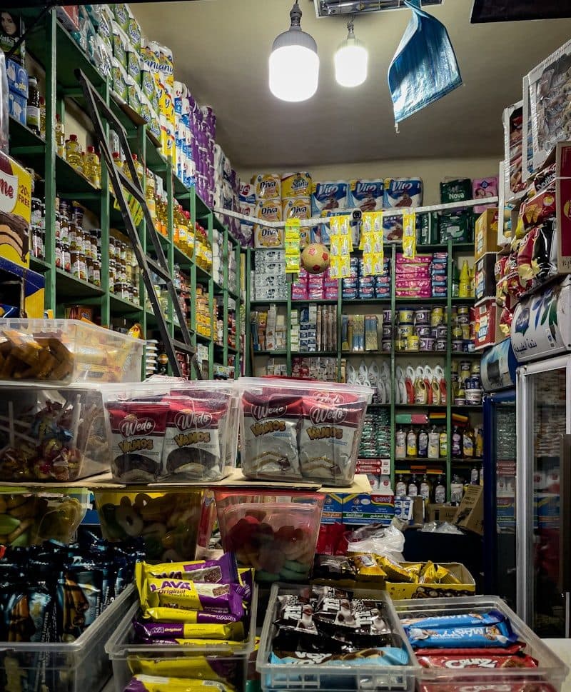 Atıştırmalık ve market rafları (temsili görsel)