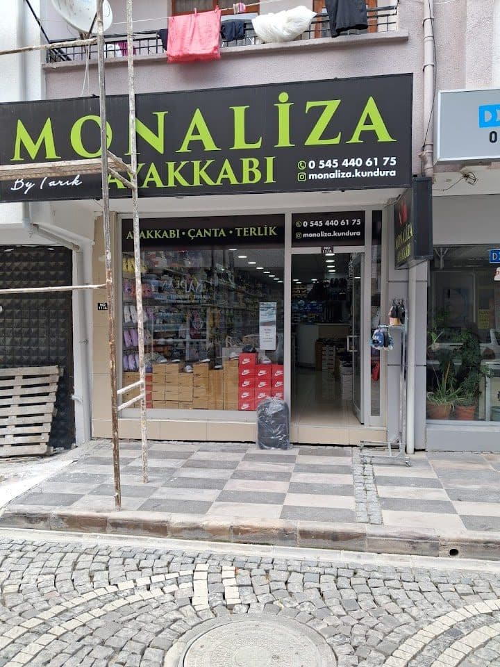 Monaliza Ayakkabı mağaza cephesi