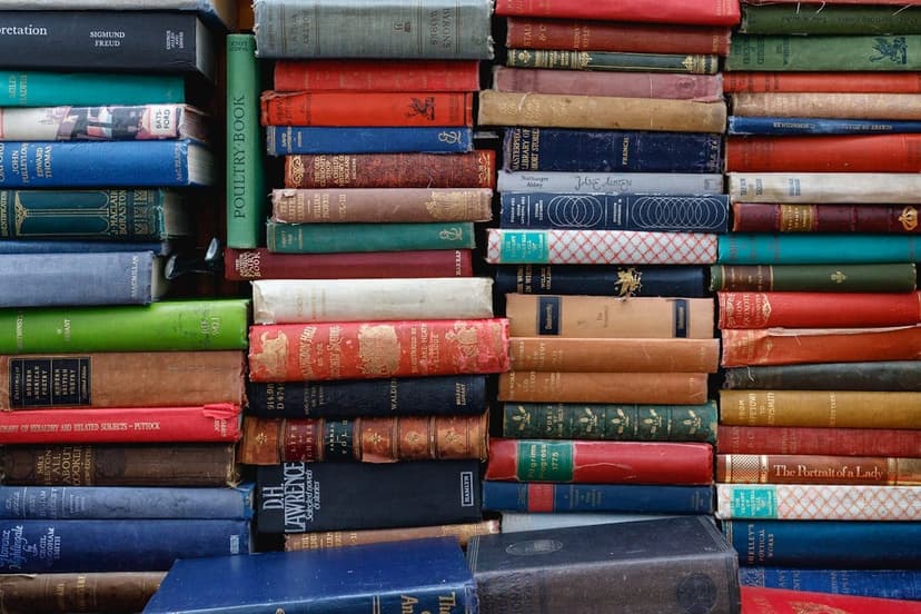 Renkli kitap yığınları (temsili görsel)