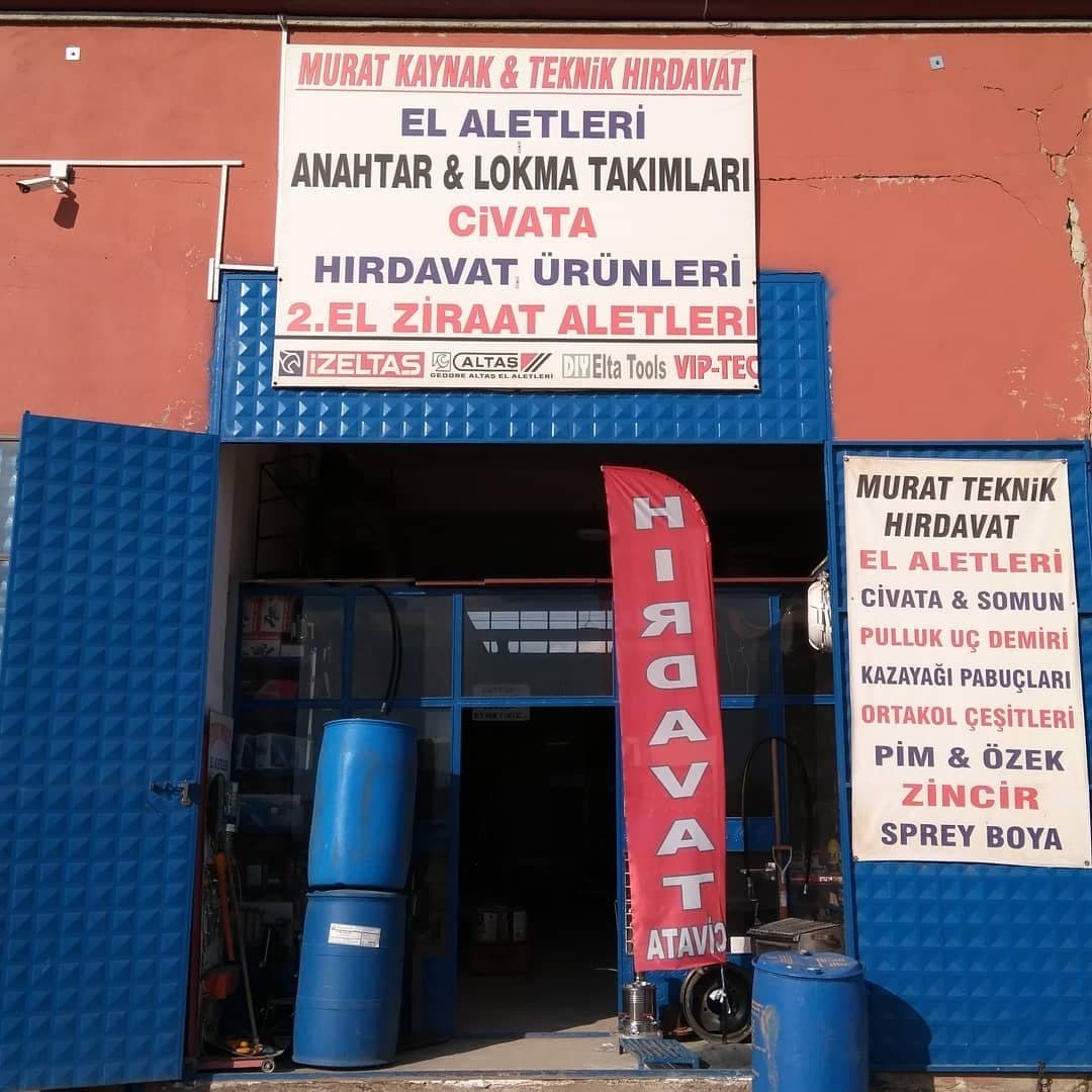 Murat Kaynak & Teknik Hırdavat dükkân tabelası ve girişi