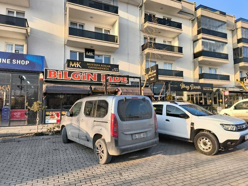 Mustafa Koçak Gayrimenkul ofis dış cephesi ve tabelası