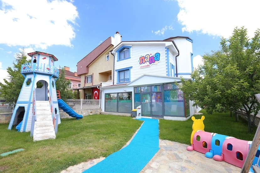 NANA International Preschool bahçesi ve oyun alanı