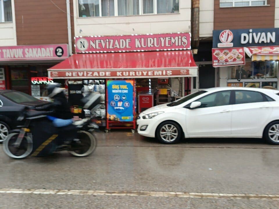 Nevizade Kuruyemiş dükkân görünümü