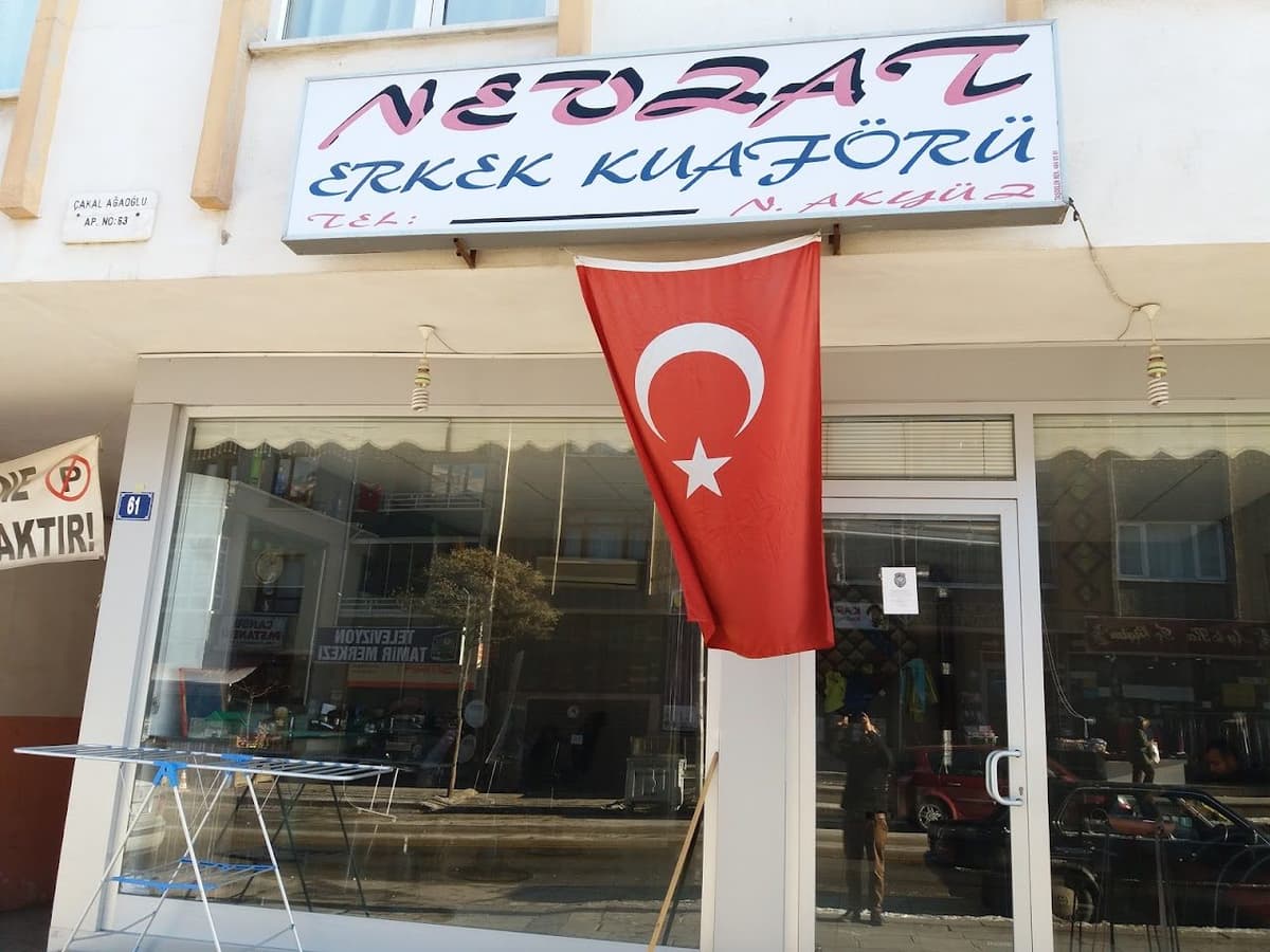 Nevzat Erkek Kuaförü dükkân görünümü