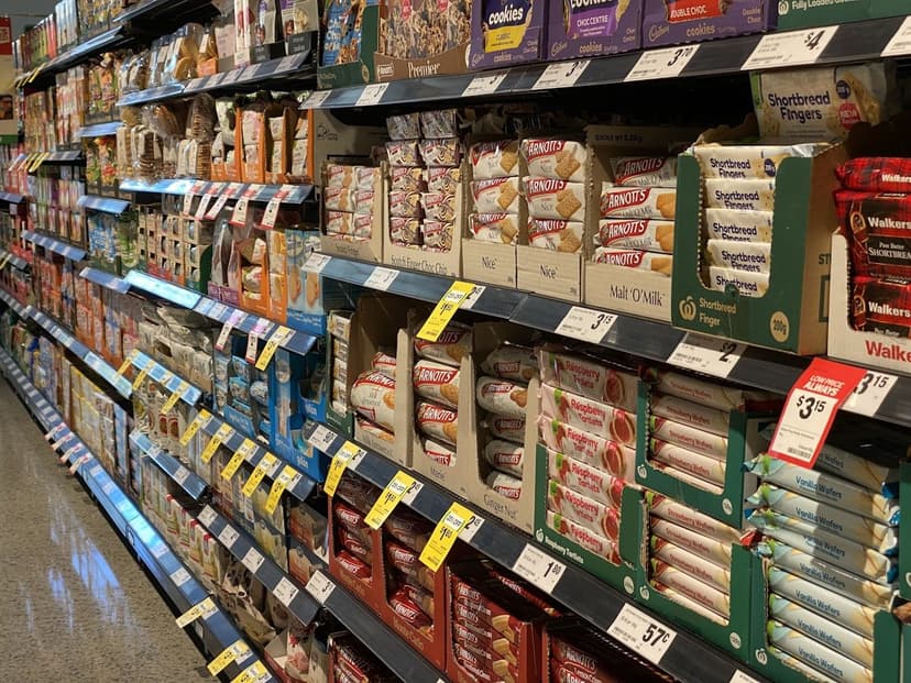 Market rafları ve bakkaliye ürünleri (temsili görsel)