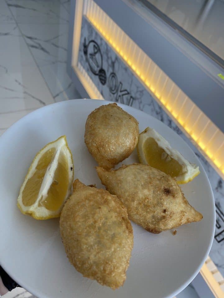 Limonlu içli köfte servisi