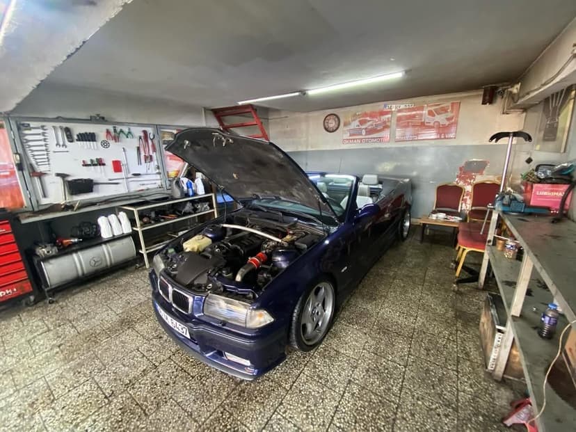 Atölyede servis bekleyen araç