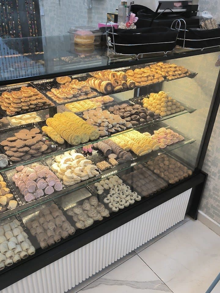 Kurabiye ve petit four vitrini