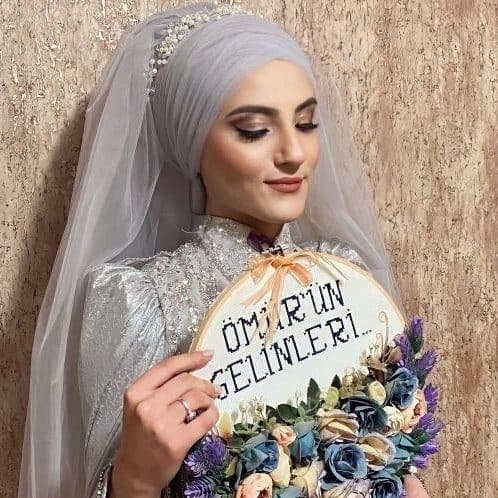 Gelin saçı ve makyaj uygulaması