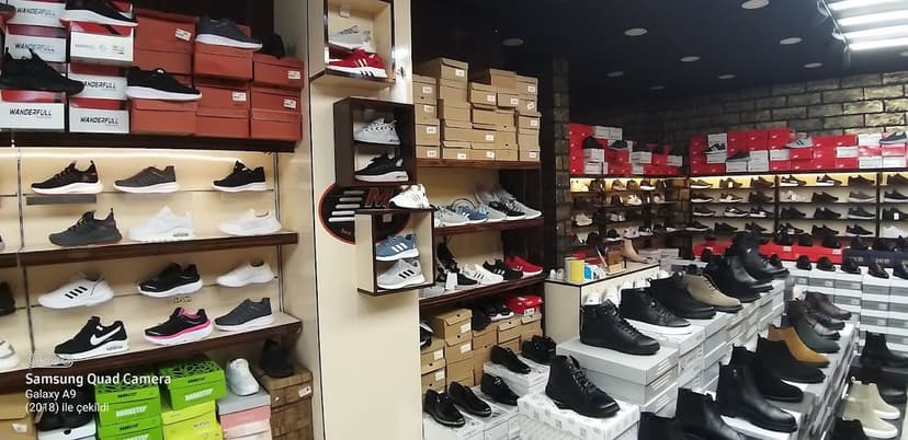 Spor ayakkabı ve bot reyonu