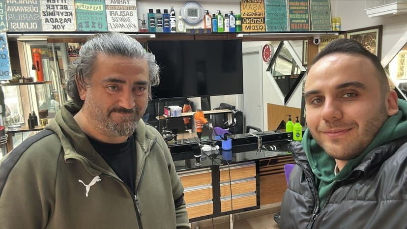 Usta ve müşteri — Oruç Reis Berber