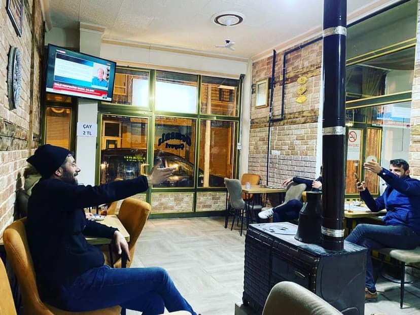 Sobanın başında çay ve sohbet keyfi