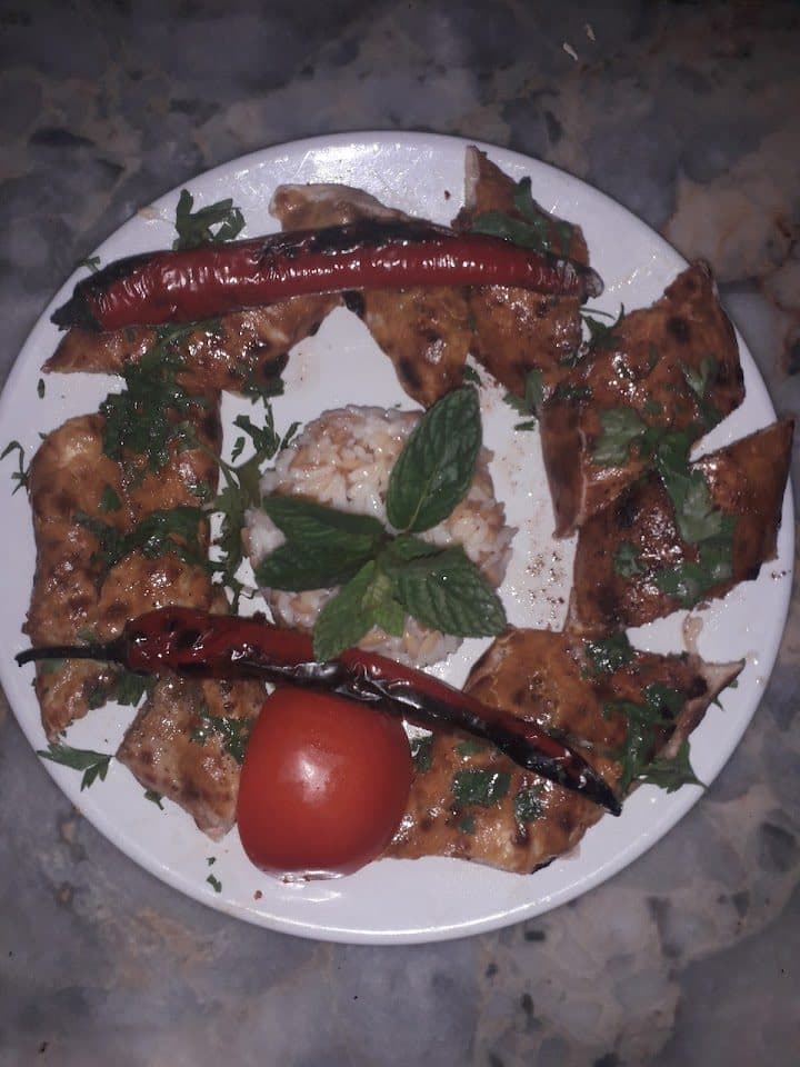 Izgara kebap tabağı — Öz Urfa Antep Lezzet Lokantası