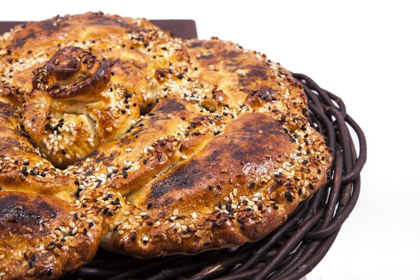 Taze poğaça ve çörek (temsili görsel)