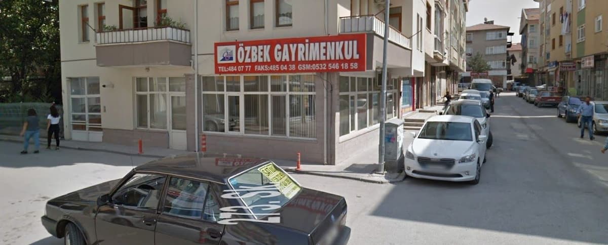 Özbek Gayrimenkul ofis cephesi ve tabelası — Bahçelievler, Gölbaşı