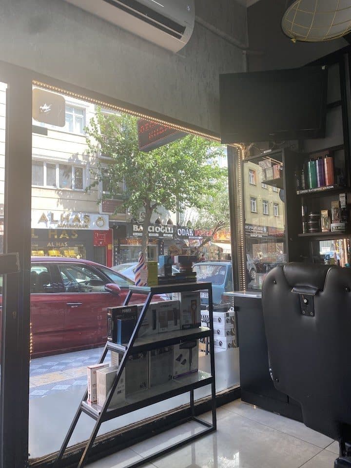 Dükkân giriş ve ürün rafı