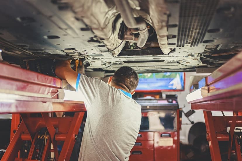 Lift üzerinde alt takım servisi (temsili görsel)