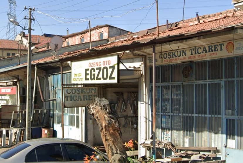 Özenç Oto Egzoz — Şafak sanayi dükkân cephesi (Google Street View)
