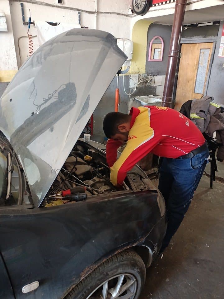 Motor bakımı sırasında ustamız