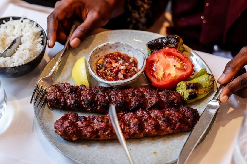 Izgara köfte ve et tabağı (temsili görsel)