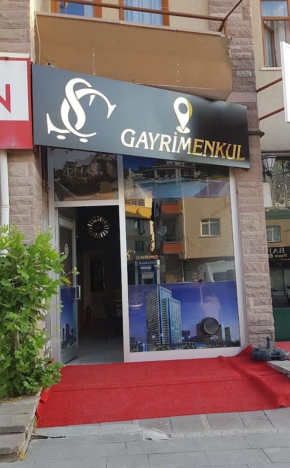 ŞÇ Konum Gayrimenkul ofis cephesi ve tabelası
