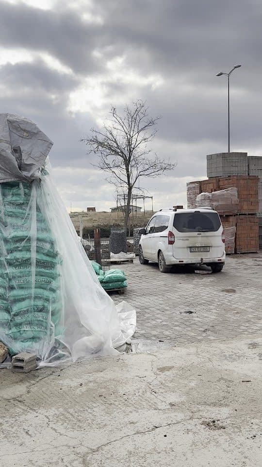 Yapı malzemeleri stok alanı