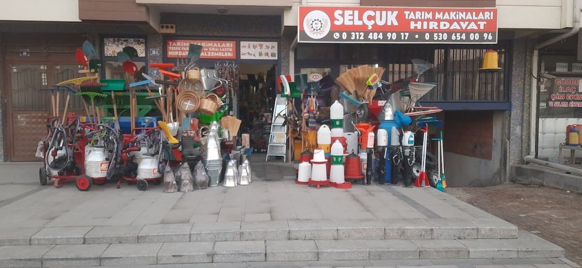 Selçuk Tarım Makinaları dükkân görünümü