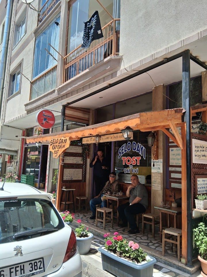 Selo Dayı Tost ve Çay Evi dükkân görünümü