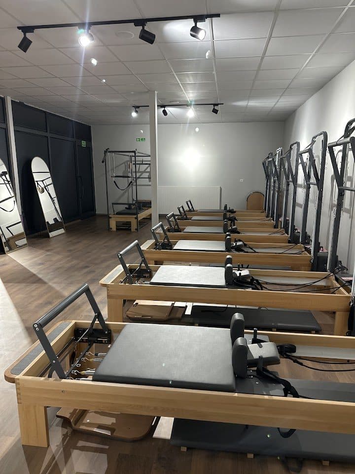 Reformer pilates stüdyosu iç mekân — Şenay Aydın Pilates Studio