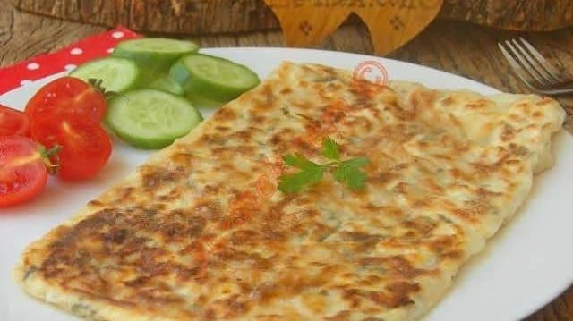Gözleme, mevsim yeşillikleri ile