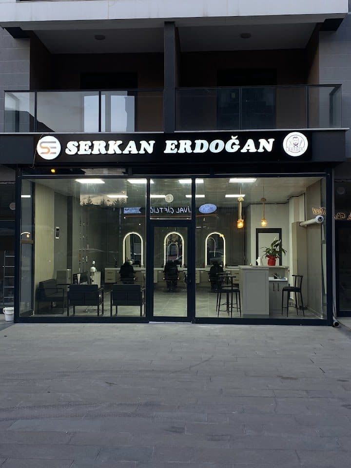 Serkan Erdoğan Erkek Kuaförü dükkân görünümü