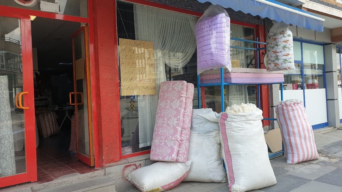 Setenay Çeyiz Evi dükkân girişi ve ürünler