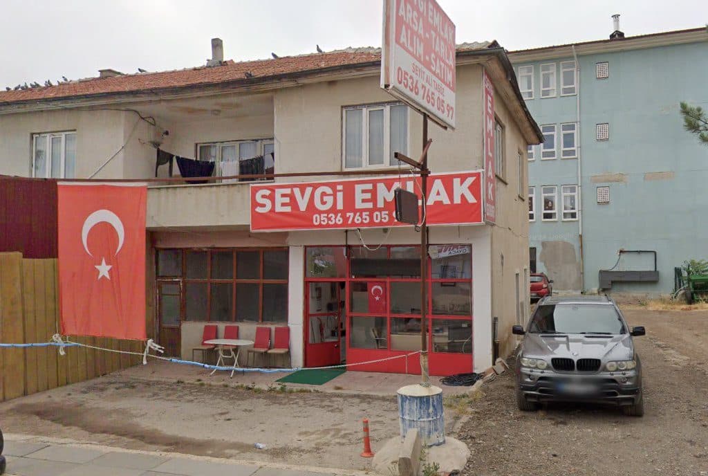 Sevgi Emlak dükkân görünümü (Google Street View)